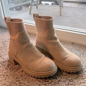 Steve Madden Holley Chelsea Boot in Sand Suede